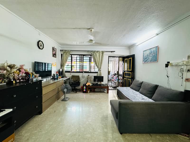 927 Tampines Street 91, 927 Tampines Street 91, 3 Bedrooms, 1,098 sqft, HDB Flat For Sale, by Jomaine Chua, 500130784 - Living Room - PropertyGuru.com.sg
