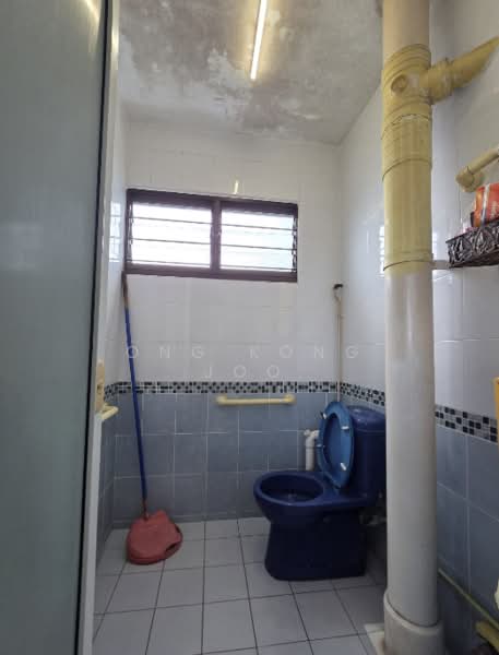 606 Bedok Reservoir Road, 606 Bedok Reservoir Road, 2 Bedrooms, 720 sqft, HDB Flat For Sale, by Ong Kong Joo, 500130800 - Bathroom - PropertyGuru.com.sg