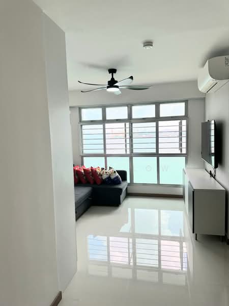 422B Northshore Drive, 422B Northshore Drive, 3 Bedrooms, 1,001 sqft, HDB Flat For Sale, by Irene Low, 500130812 - Living Room - PropertyGuru.com.sg