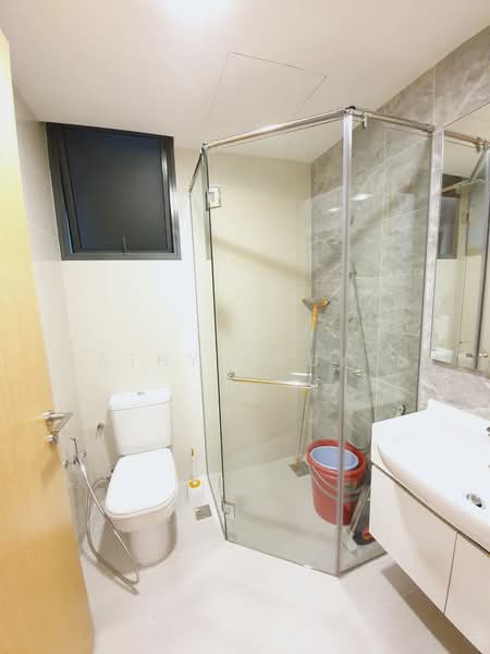 La Fiesta, Sengkang Square, 1 Bedroom, 753 sqft, Condominium For Rent, by Kathy Nguyen, 500130848 - Bathroom - PropertyGuru.com.sg