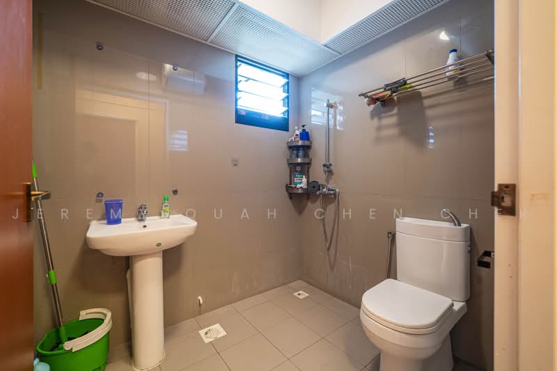 606A Tampines Street 61, 606A Tampines Street 61, 3 Bedrooms, 1,206 sqft, HDB Flat For Sale, by Jeremy Quah Chen Cher, 500130863 - Bathroom - PropertyGuru.com.sg