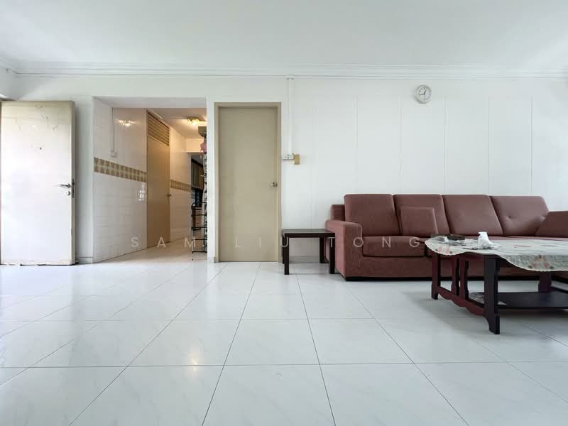 496C Tampines Street 43, 496C Tampines Street 43, 3 Bedrooms, 1,152 sqft, HDB Flat For Sale, by Sam Liu Tong, 500130890 - Living Room - PropertyGuru.com.sg