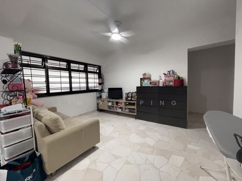 238 Compassvale Walk, 238 Compassvale Walk, Room Rental, 200 sqft, HDB Flat For Rent, by Lim Xin Ping, 500130894 - Living Room - PropertyGuru.com.sg