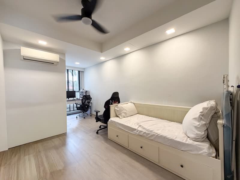 Loyang Villas, 39 Loyang Rise, 5 Bedrooms, 3,000 sqft, Terraced House For Sale, by Elonn Seah, 500130901 - Bedroom - PropertyGuru.com.sg