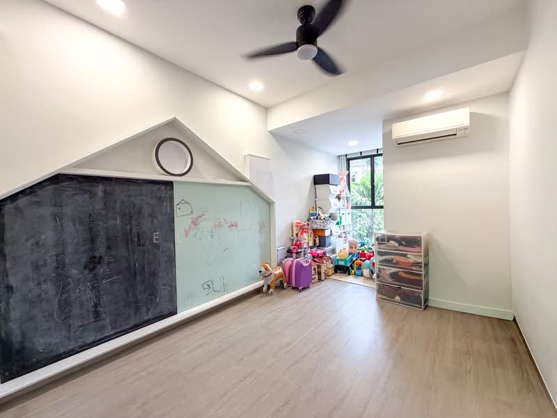 Loyang Villas, 39 Loyang Rise, 5 Bedrooms, 3,000 sqft, Terraced House For Sale, by Elonn Seah, 500130901 - Bedroom - PropertyGuru.com.sg