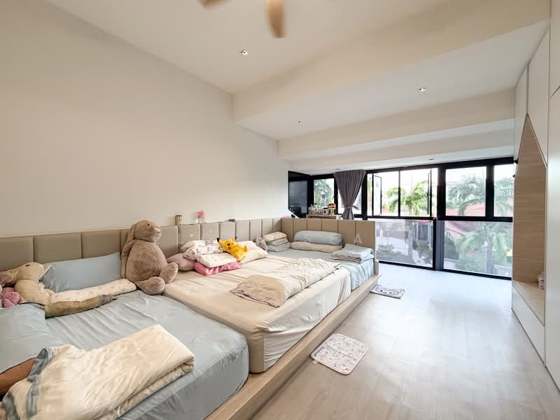 Loyang Villas, 39 Loyang Rise, 5 Bedrooms, 3,000 sqft, Terraced House For Sale, by Elonn Seah, 500130901 - Bedroom - PropertyGuru.com.sg