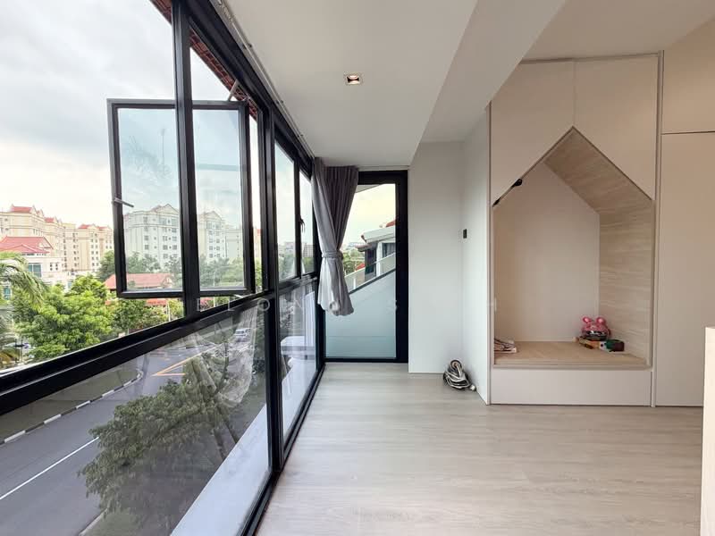 Loyang Villas, 39 Loyang Rise, 5 Bedrooms, 3,000 sqft, Terraced House For Sale, by Elonn Seah, 500130901 - Bedroom - PropertyGuru.com.sg