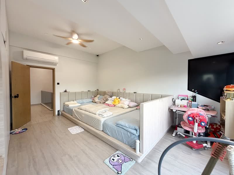 Loyang Villas, 39 Loyang Rise, 5 Bedrooms, 3,000 sqft, Terraced House For Sale, by Elonn Seah, 500130901 - Bedroom - PropertyGuru.com.sg