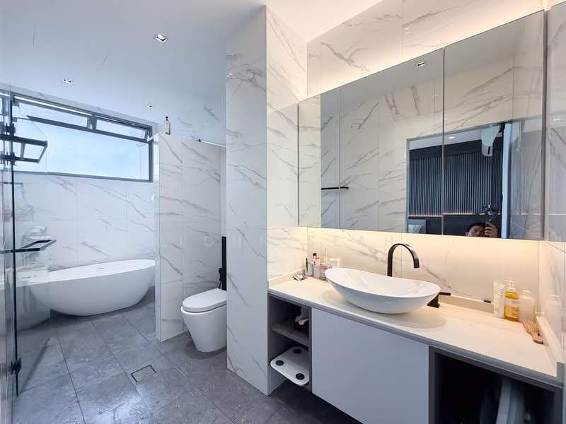 Loyang Villas, 39 Loyang Rise, 5 Bedrooms, 3,000 sqft, Terraced House For Sale, by Elonn Seah, 500130901 - Bathroom - PropertyGuru.com.sg