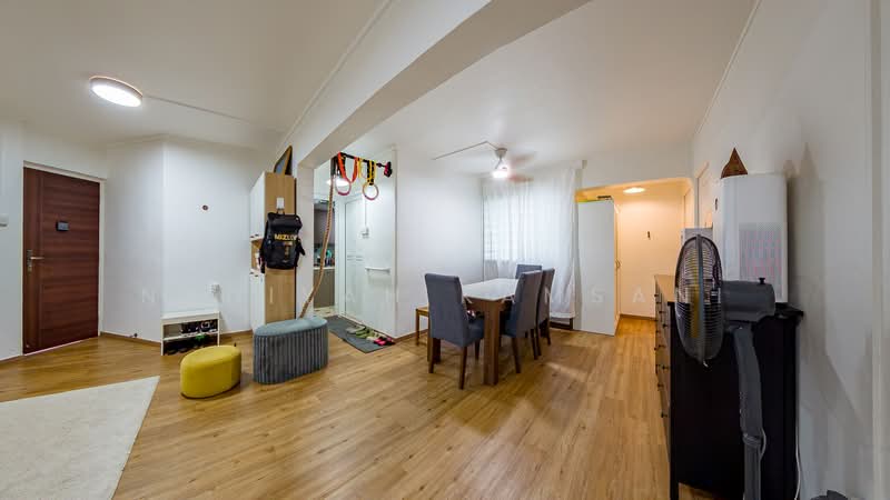 126 Tampines Street 11, 126 Tampines Street 11, 4 Bedrooms, 1,421 sqft, HDB Flat For Sale, by Nadiyah Kamsani, 500130910 - Dining Room - PropertyGuru.com.sg