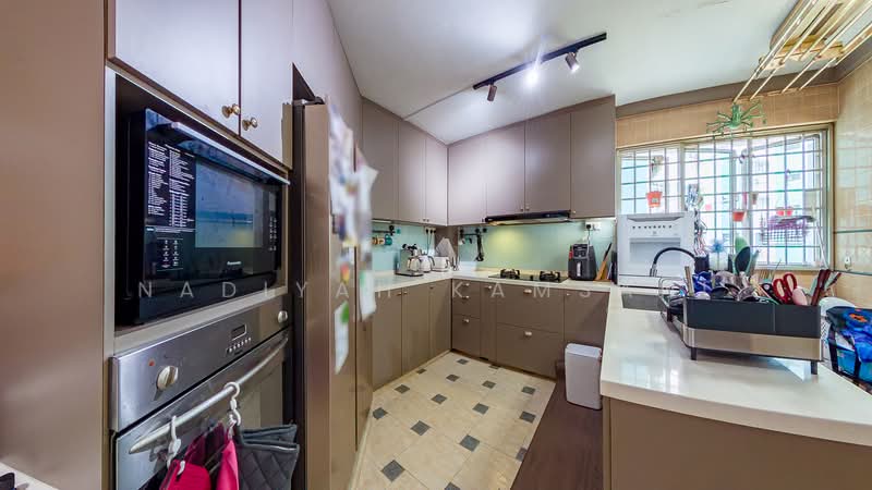 126 Tampines Street 11, 126 Tampines Street 11, 4 Bedrooms, 1,421 sqft, HDB Flat For Sale, by Nadiyah Kamsani, 500130910 - Kitchen - PropertyGuru.com.sg
