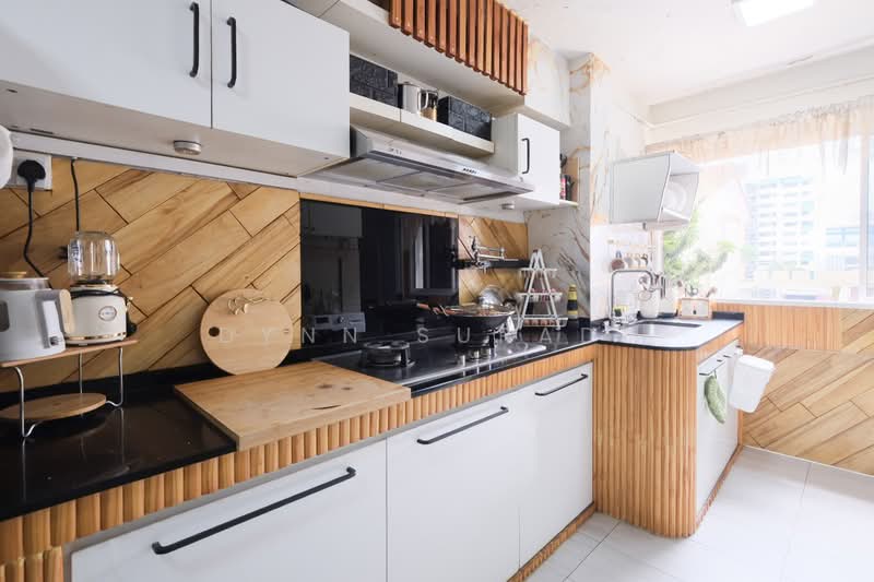 301 Bukit Batok Street 31, 301 Bukit Batok Street 31, 3 Bedrooms, 904 sqft, HDB Flat For Sale, by Dynn Suradi, 500130912 - Kitchen - PropertyGuru.com.sg