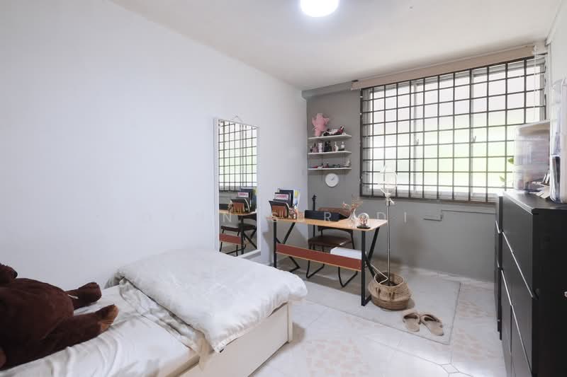 301 Bukit Batok Street 31, 301 Bukit Batok Street 31, 3 Bedrooms, 904 sqft, HDB Flat For Sale, by Dynn Suradi, 500130912 - Bedroom - PropertyGuru.com.sg