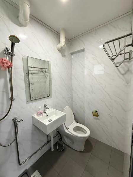 203 Yishun Street 21, 203 Yishun Street 21, 3 Bedrooms, 1,033 sqft, HDB Flat For Sale, by Rusydi Yusoff, 500130917 - Bathroom - PropertyGuru.com.sg