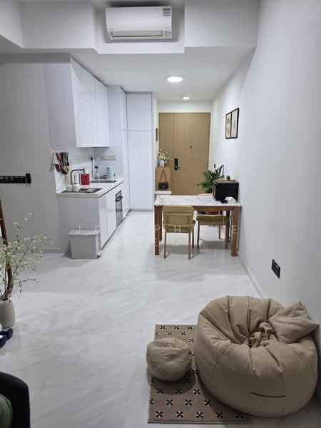 Peak Residence, 337 Thomson Road, 1 Bedroom, 560 sqft, Condominium For Sale, by Josephine Yeo, 500130928 - Living / Kitchen - PropertyGuru.com.sg