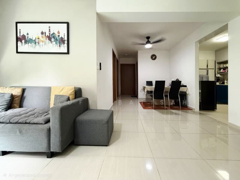 435B Bukit Batok West Avenue 5, 435B Bukit Batok West Avenue 5, 3 Bedrooms, 1,001 sqft, HDB Flat For Sale, by Taufik Batisah, 500130932 - Living Room - PropertyGuru.com.sg