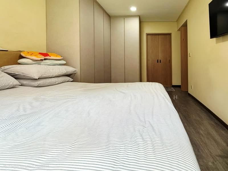 435B Bukit Batok West Avenue 5, 435B Bukit Batok West Avenue 5, 3 Bedrooms, 1,001 sqft, HDB Flat For Sale, by Taufik Batisah, 500130932 - Master Bedroom - PropertyGuru.com.sg