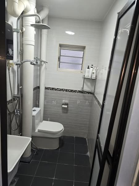 832 Woodlands Street 83, 832 Woodlands Street 83, 2 Bedrooms, 700 sqft, HDB Flat For Rent, by Elena Pang, 500130947 - Bathroom - PropertyGuru.com.sg