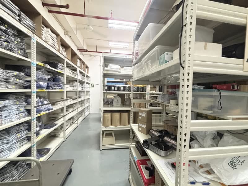 Henderson Building, 221 Henderson Road, 2,454 sqft, Light Industrial (B1) For Sale, by Lean Guanhua, 500130953 - CommercialGuru.com.sg