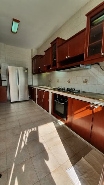 Nice 8 bedrooms @ Kingswear Ave, quiet enviroment, near French school, Kingswear Ave, 8 Bedrooms, 2,800 sqft, Terraced House For Rent, by Christina Chong, 500130964 - Kitchen - PropertyGuru.com.sg