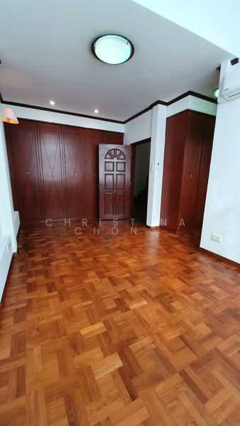 Nice 8 bedrooms @ Kingswear Ave, quiet enviroment, near French school, Kingswear Ave, 8 Bedrooms, 2,800 sqft, Terraced House For Rent, by Christina Chong, 500130964 - Interior - PropertyGuru.com.sg