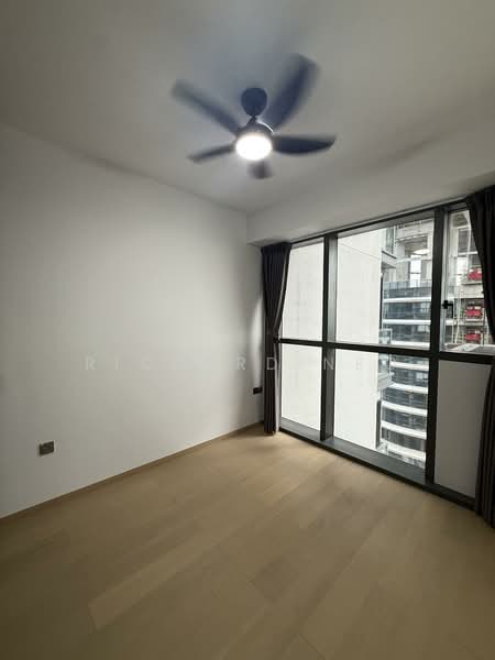 One Bernam, 1 Bernam Street, 3 Bedrooms, 829 sqft, Condominium For Rent, by Richard Neo, 500130980 - Masterbed room - PropertyGuru.com.sg