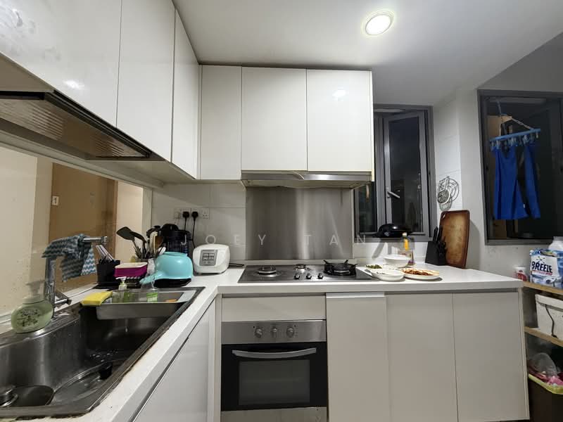 Eight Courtyards, 10A Canberra Drive, 4 Bedrooms, 1,377 sqft, Condominium For Sale, by Joey Tan, 500130997 - Kitchen - PropertyGuru.com.sg