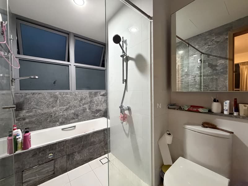 Eight Courtyards, 10A Canberra Drive, 4 Bedrooms, 1,377 sqft, Condominium For Sale, by Joey Tan, 500130997 - Bathroom - PropertyGuru.com.sg