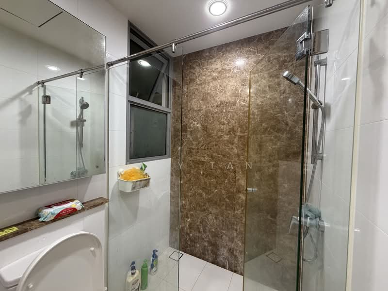 Eight Courtyards, 10A Canberra Drive, 4 Bedrooms, 1,377 sqft, Condominium For Sale, by Joey Tan, 500130997 - Bathroom - PropertyGuru.com.sg
