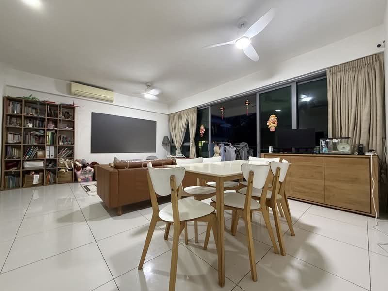 Eight Courtyards, 10A Canberra Drive, 4 Bedrooms, 1,377 sqft, Condominium For Sale, by Joey Tan, 500130997 - Living Room - PropertyGuru.com.sg