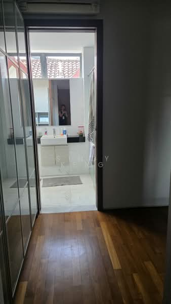 Serangoon Garden Estate, 70 Bloxhome Drive, 6 Bedrooms, 5,200 sqft, Semi-Detached House For Rent, by Sindy Keng, 500131003 - Bathroom - PropertyGuru.com.sg