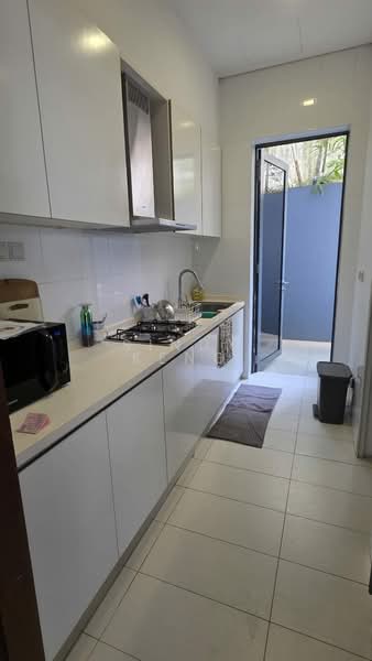 Serangoon Garden Estate, 70 Bloxhome Drive, 6 Bedrooms, 5,200 sqft, Semi-Detached House For Rent, by Sindy Keng, 500131003 - Kitchen - PropertyGuru.com.sg