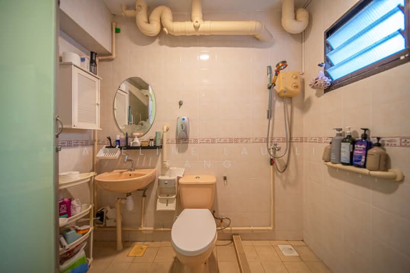 631 Jurong West Street 65, 631 Jurong West Street 65, 3 Bedrooms, 1,184 sqft, HDB Flat For Sale, by Adeline Lau Li Fang, 500131027 - Bathroom - PropertyGuru.com.sg