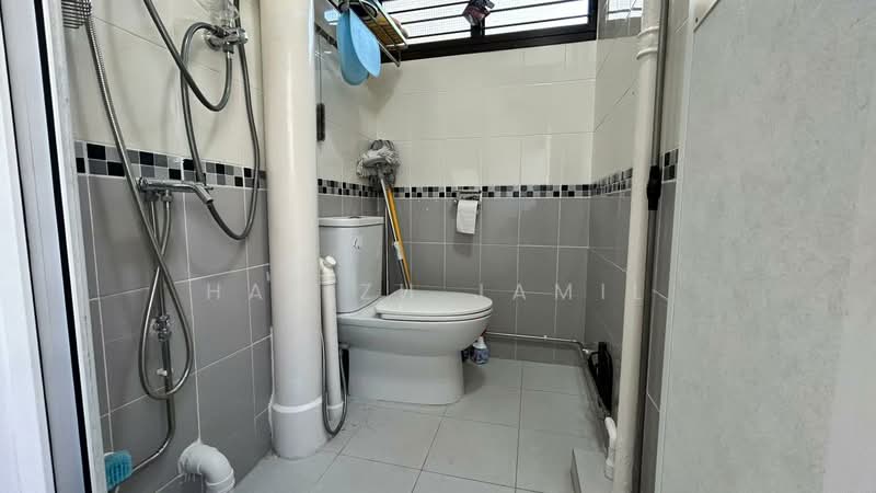 108 Bedok North Road, 108 Bedok North Road, 2 Bedrooms, 721 sqft, HDB Flat For Rent, by Hafizh Jamil, 500131036 - Bathroom - PropertyGuru.com.sg