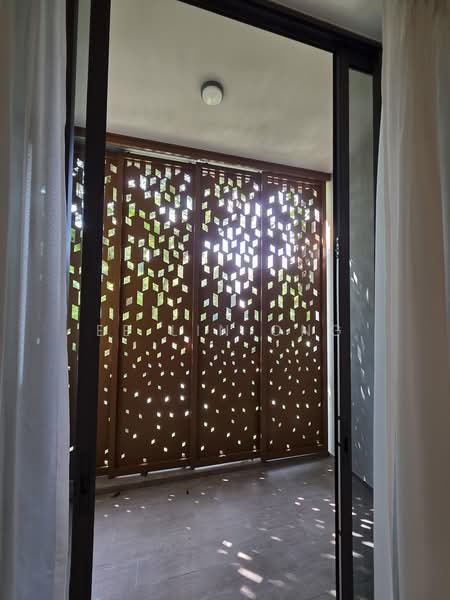 Parksuites, 20 Holland Grove Road, 1 Bedroom, 689 sqft, Condominium For Rent, by Ee Lin Ong, 500131059 - Balcony - PropertyGuru.com.sg