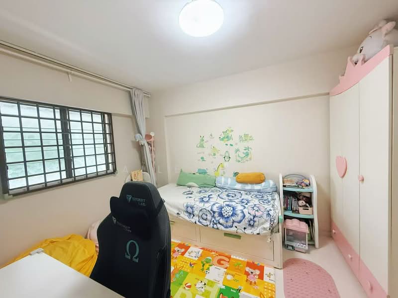 215 Ang Mo Kio Avenue 1, 215 Ang Mo Kio Avenue 1, 2 Bedrooms, 785 sqft, HDB Flat For Sale, by Allen Lin, 500131069 - Bedroom - PropertyGuru.com.sg