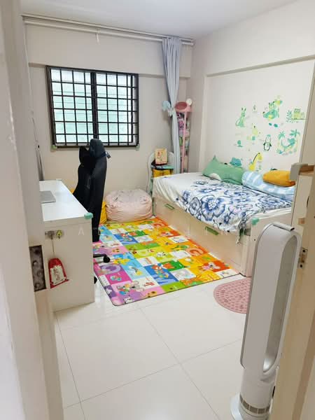 215 Ang Mo Kio Avenue 1, 215 Ang Mo Kio Avenue 1, 2 Bedrooms, 785 sqft, HDB Flat For Sale, by Allen Lin, 500131069 - Bedroom - PropertyGuru.com.sg