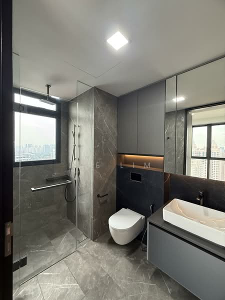 Irwell Hill Residences, 2 Irwell Hill, 2 Bedrooms, 667 sqft, Condominium For Sale, by Jae Lim, 500131074 - Bathroom - PropertyGuru.com.sg