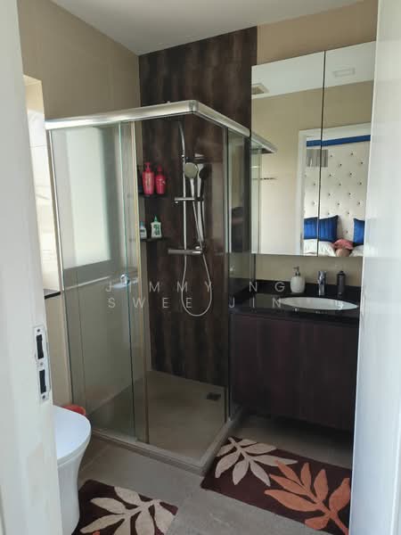 Camelot By-The-Water, 110 Tanjong Rhu Road, 4 Bedrooms, 2,627 sqft, Condominium For Sale, by Jimmy Ng Swee Jin, 500131081 - bedroom 3 attached toilet  - PropertyGuru.com.sg