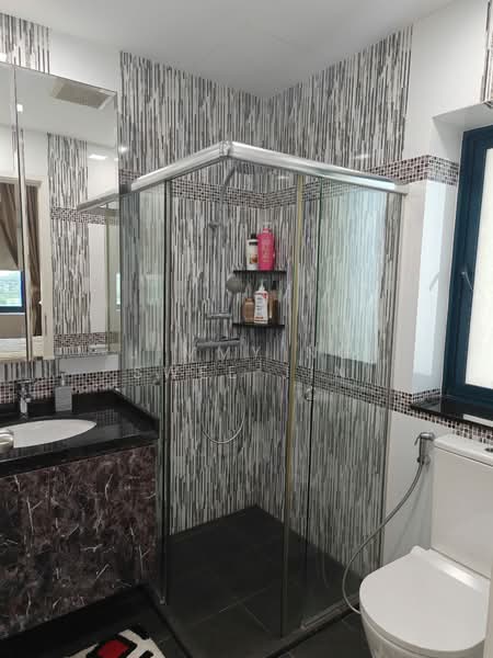 Camelot By-The-Water, 110 Tanjong Rhu Road, 4 Bedrooms, 2,627 sqft, Condominium For Sale, by Jimmy Ng Swee Jin, 500131081 - bedroom 2 attached toilet - PropertyGuru.com.sg