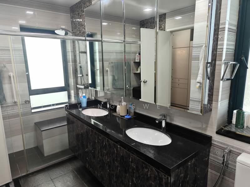 Camelot By-The-Water, 110 Tanjong Rhu Road, 4 Bedrooms, 2,627 sqft, Condominium For Sale, by Jimmy Ng Swee Jin, 500131081 - Master bedroom attached toilet  - PropertyGuru.com.sg