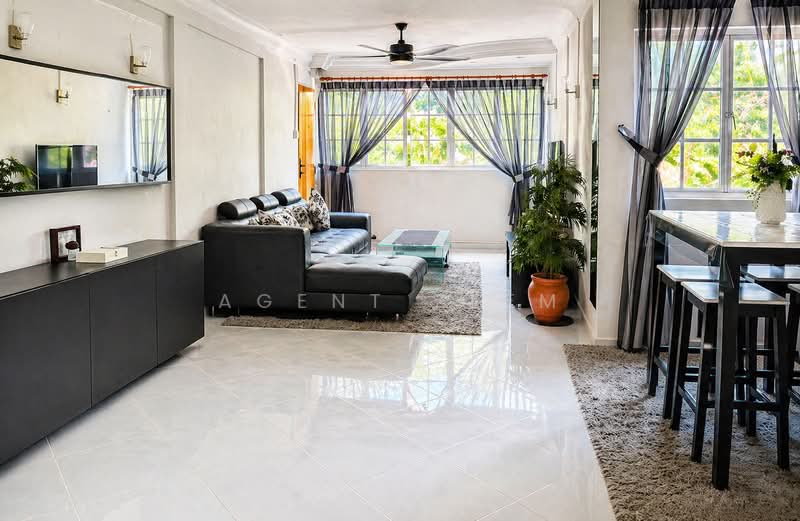 242 Yishun Ring Road, 242 Yishun Ring Road, 3 Bedrooms, 1,033 sqft, HDB Flat For Sale, by Agent Zeem, 500131083 - Living Room - PropertyGuru.com.sg