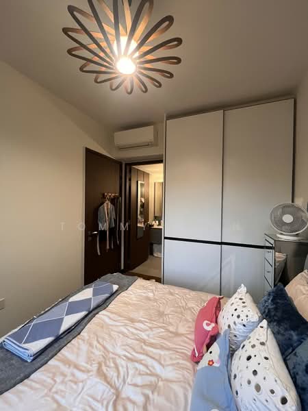 Royalgreen, , 2 Bedrooms, 667 sqft, Condominium For Sale, by Tommy Yuan, 500131091 - Bedroom - PropertyGuru.com.sg