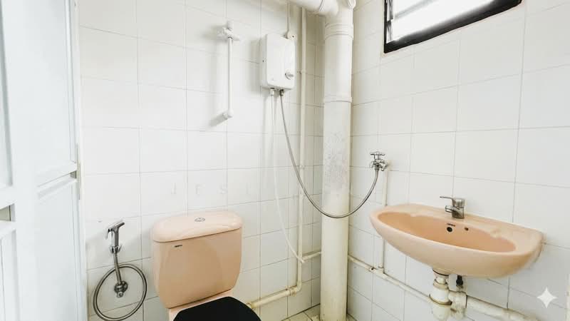 59 Circuit Road, 59 Circuit Road, 2 Bedrooms, 646 sqft, HDB Flat For Sale, by Jeslyn Ng, 500131094 - Bathroom - PropertyGuru.com.sg