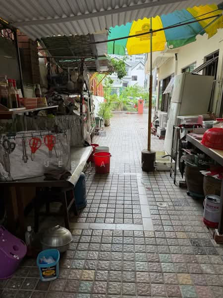 32A Lowland road, 32A LOWLAND ROAD, 4 Bedrooms, 4,000 sqft, Semi-Detached House For Rent, by Jesman Yeo, 500131116 - PropertyGuru.com.sg