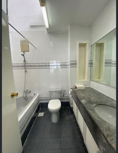 Siglap Center, 55 Siglap Road, 3 Bedrooms, 1,290 sqft, Apartment For Rent, by Ray Lim, 500131122 - Bathroom - PropertyGuru.com.sg
