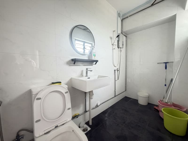 548 Choa Chu Kang Street 52, 548 Choa Chu Kang Street 52, 3 Bedrooms, 1,421 sqft, HDB Flat For Rent, by Alfred Tan, 500131126 - Bathroom - PropertyGuru.com.sg