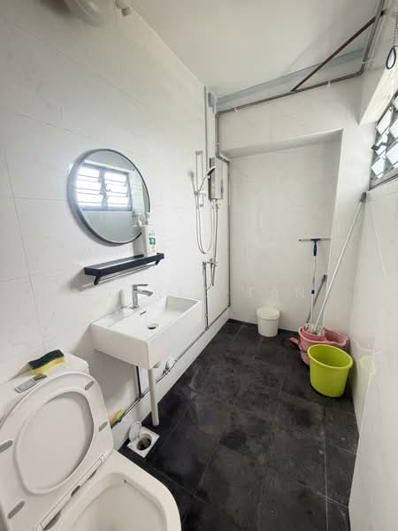 548 Choa Chu Kang Street 52, 548 Choa Chu Kang Street 52, 3 Bedrooms, 1,421 sqft, HDB Flat For Rent, by Alfred Tan, 500131126 - Bathroom - PropertyGuru.com.sg
