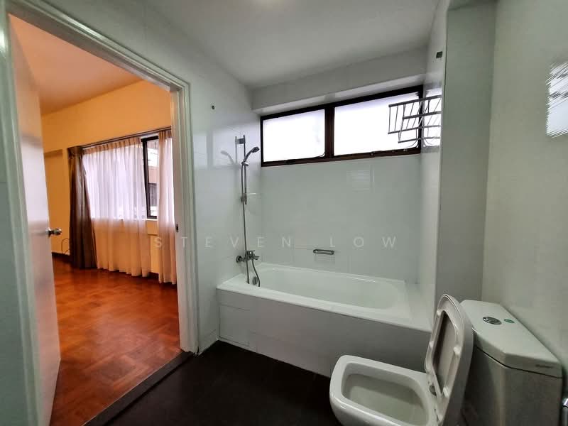 The Cairnhill, 4 Cairnhill Rise, 4 Bedrooms, 2,788 sqft, Condominium For Rent, by Steven Low, 500131130 - Bathroom - PropertyGuru.com.sg