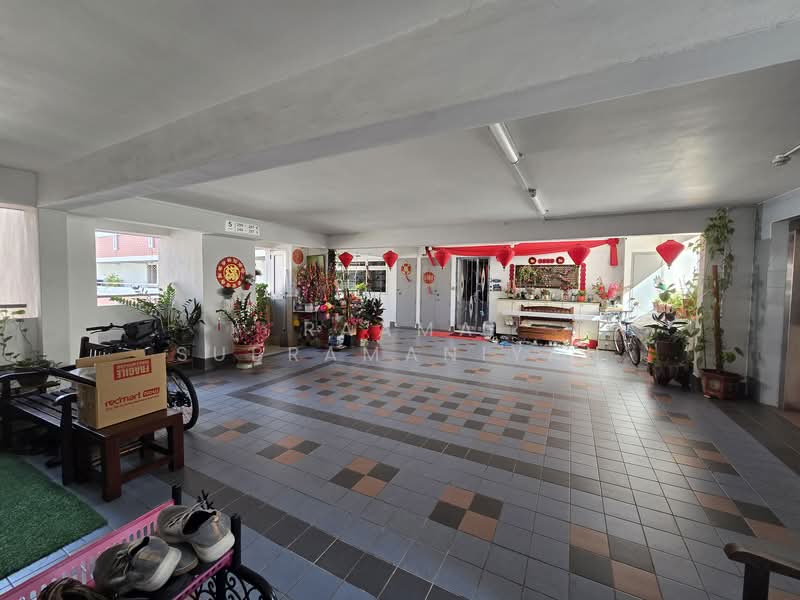 393 Tampines Avenue 7, 393 Tampines Avenue 7, 4 Bedrooms, 1,366 sqft, HDB Flat For Sale, by Raama Subramaniyan, 500131133 - Corridor - PropertyGuru.com.sg
